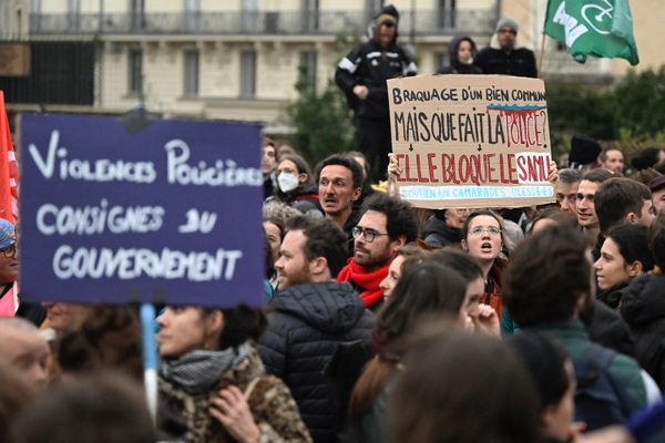 Plusieurs centaines de personnes manifestent contre les violences policières à Rennes ce 30 mars