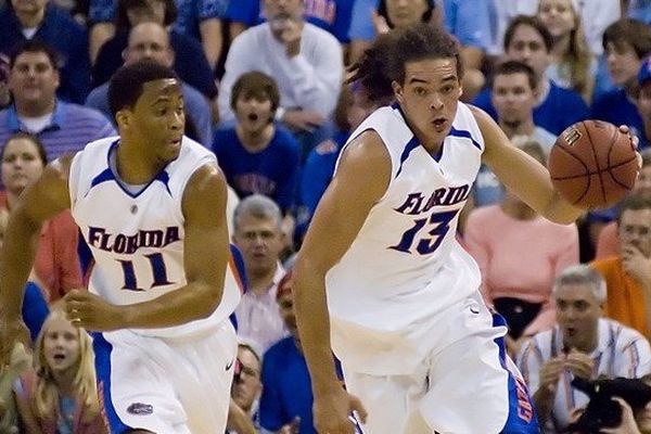 Taurean Green (à gauche) faisait partie de l'équipe universitaire de Floride qui a remporté le championnat NCAA en 2006 et 2007 avec Joakim Noah (à droite).