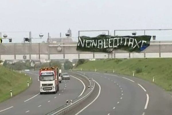 Manifestation tarnaise contre l'éco-taxe pour les poids lourds.