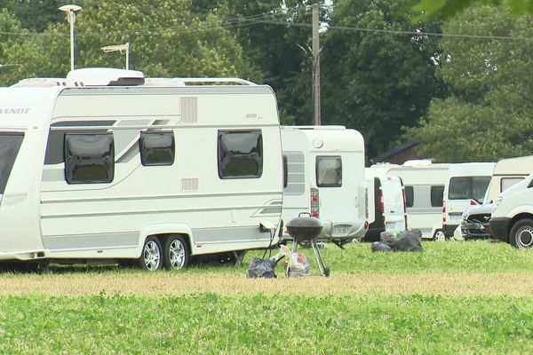 250 caravanes sont installées depuis dimanche 28 juillet 2019 sur un terrain privé, sans autorisation.