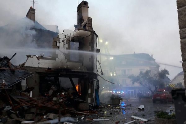 L'explosion a complètement ravagé le bâtiment rue de Verdun à Quiberon, en plein centre-ville