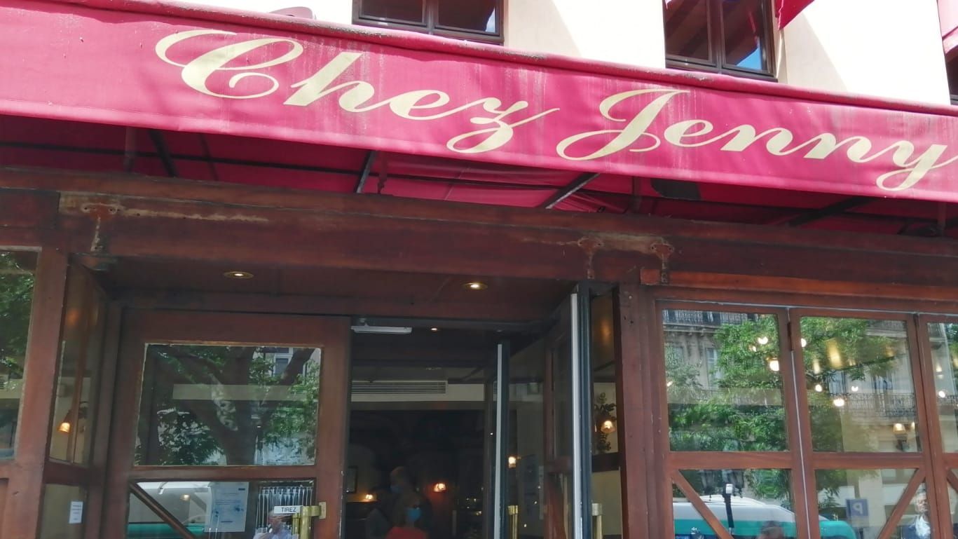 La Brasserie Alsacienne Chez Jenny Connue Du Tout Paris Pour Sa Choucroute Ferme Mobilier 