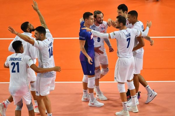 La joie des volleyeurs français après leur victoire en 3 sets face à la Bulgarie pour le championnat d'Europe à Montpellier le 16/09/2019