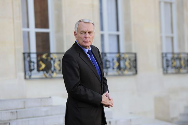 Jean Marc Ayrault, premier ministre, sortant de la rencontre entre le président de la République et l'Assemblée des départements de France à l'Elysée ( 22 octobre 2012)