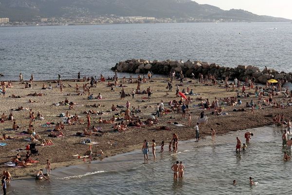 En été, la plage des Prophètes est toujours très fréquentée.