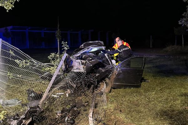 La voiture a été retrouvée à plusieurs dizaines de mètres du point d'impact initial