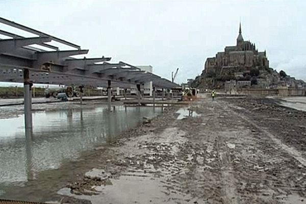 Commencés en mars, les travaux avancent. Le pont-passerelle sera mis en service en 2014