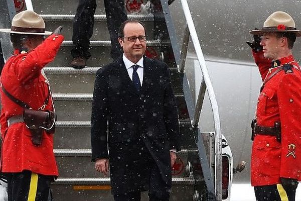 François Hollande au Canada, 2 novembre 2014, aéroport de Calgary