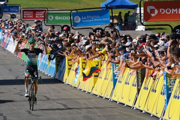 Lennard Kamna (Bora) sur la ligne d'arrivée de la 4e étape du Critérium du Dauphiné, à Megève.