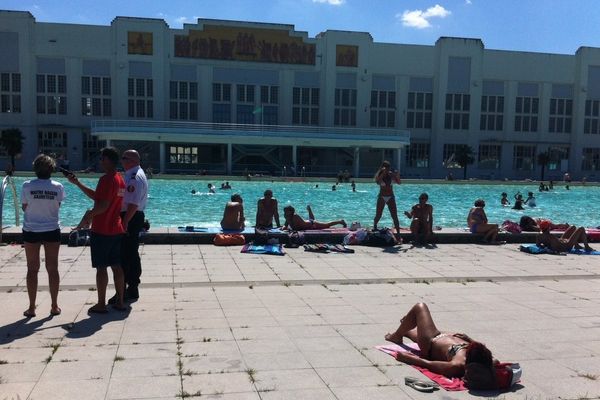 Les maîtres nageurs et les agents des piscines de Toulouse réclament 10 jours de congés annuels supplémentaires.