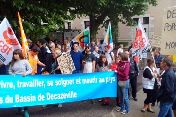 Une centaine de personnes a défilé devant l'ARS de Rodez