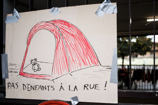 400 enfants dormiraient actuellement à la rue tous les soirs dans les rues de Paris.