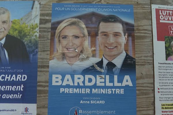 Affiche du RN pour les législatives de 2024 dans le village de Marines (Val-d'Oise)