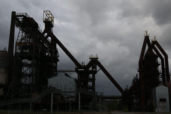 Traditionnellement très industrialisée, la Lorraine perd régulièrement des emplois dans le secteur secondaire.