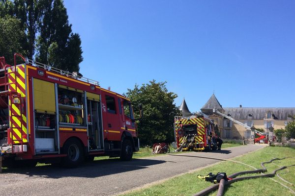 Le feu a pris sur l'aile gauche du château