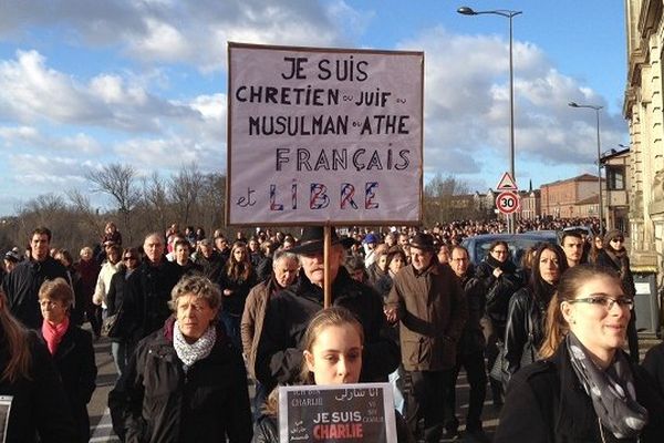 Encore une fois, toutes les générations sont représentées dans le cortège...