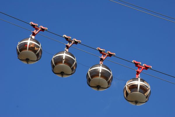 A l'image de Grenoble, l'agglomération de Lyon sera-t-elle bientôt dotée d'un téléphérique ? Des opposants sont vent debout contre le projet de transport aérien ... et ont lancé une pétition le 30 décembre 2020.