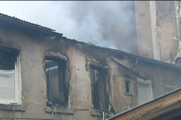 Le feu s'est déclaré au dernier étage de l'immeuble.