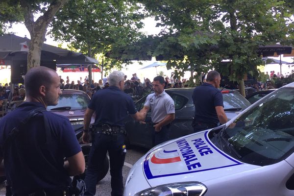 La police intervient suite à des incidents à répétition sur la Place Saint Nicolas à Bastia lors de la finale de la coupe du monde, France-Croatie. 