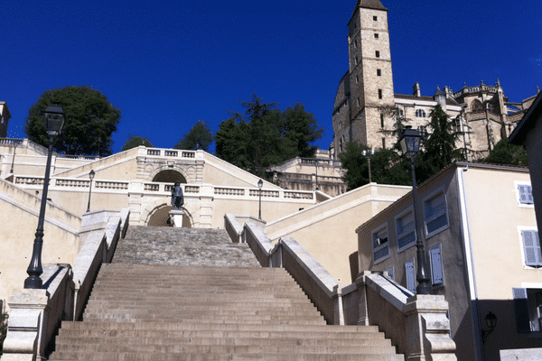 L'escalier monumental avait besoin de réfection