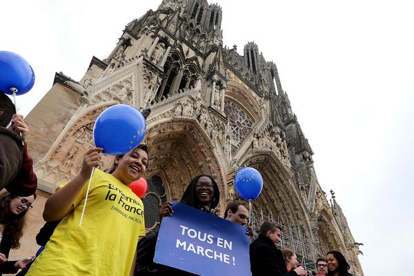 Les opposants de M. Le Pen mobilisés mais calme contrairement aux dires du FN