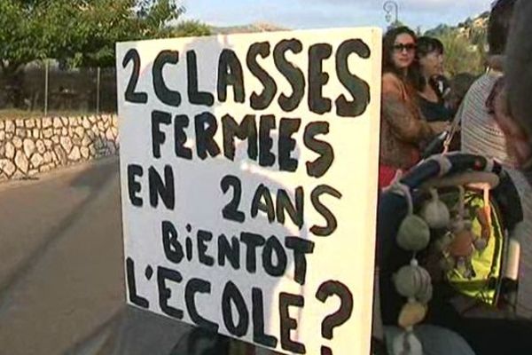 Rassemblement devant l'école des Prés ce jeudi matin à Saint Jeannet.