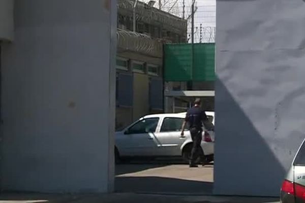 L'entrée de la prison de Nîmes