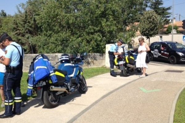 A Catelnau-le-lez, les gendarmes verbalisent ou conseillent les deux-roues imprudents.