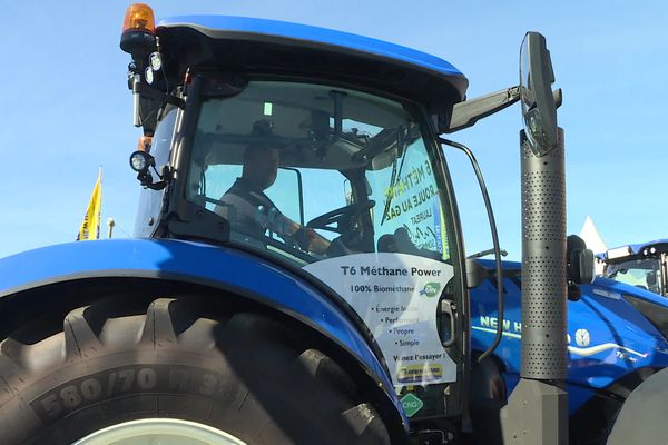 Ce tracteur roule au méthane, carburant qui peut être produit directement dans les exploitations agricoles.