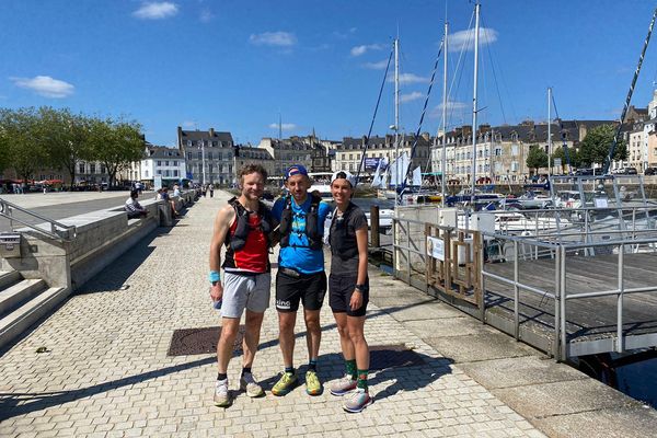 Arnaud Lavigne a pris le départ dès 16 heures à Vannes en compagnie de deux amis.