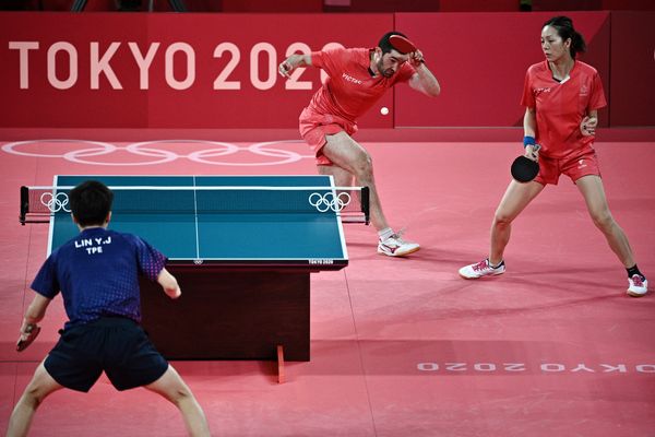 Emmanuel Lebesson et Jia Nan Yuan se sont incliné 4 à 0 face à l'équipe taïwanaise de tennis de table double mixte.