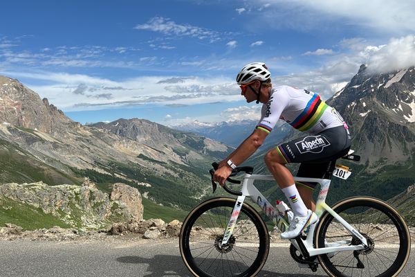 174 coureurs ont parcouru les Alpes et gravi le Galibier. Immersion au cœur du Tour de France