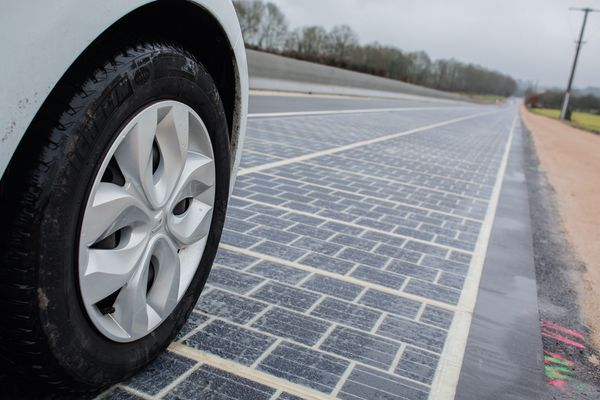 Première route solaire inaugurée par Ségolène Royal en Normandie.