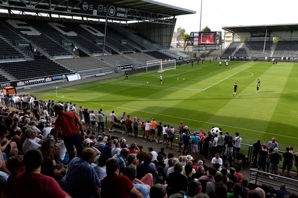 Un entraînement ouvert au public au stade Raymond Kopa d'Angers, le 2 août 2017