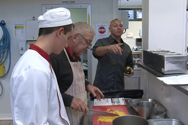 Patients et élèves de bac pro sous la houlette du chef étoilé Philippe Le Bigot