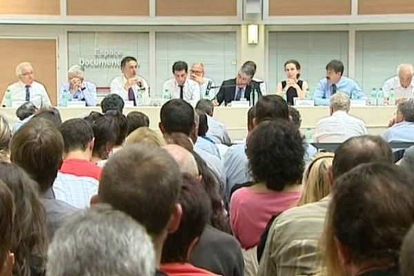 Session extraordinaire au Conseil Général du Cantal à propos de la réforme territoriale