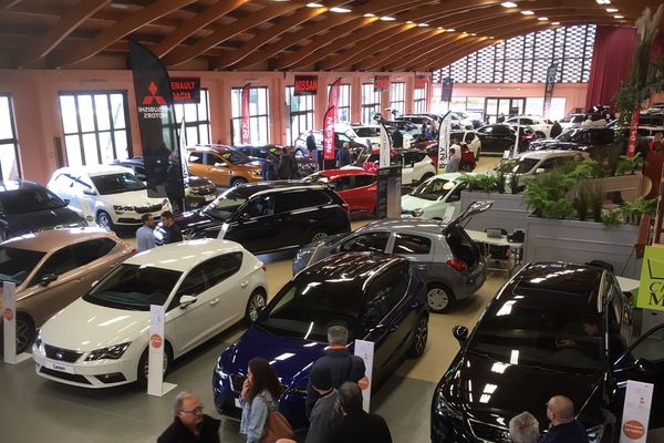 Le 45ème salon de l'automobile se tient à Vichy, dans l'Allier. 