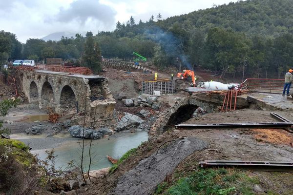 19/12/16 - Travaux sur le pont de Casaluna, emporté par les intempéries du 24 novembre 2016 (Haute-Corse)