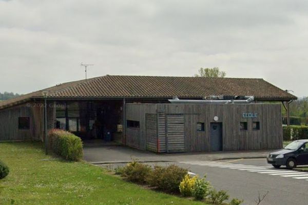 L'école de Teulat accueille un nombre d'élève croissant, d'où le projet d'extension voté par le conseil municipal.