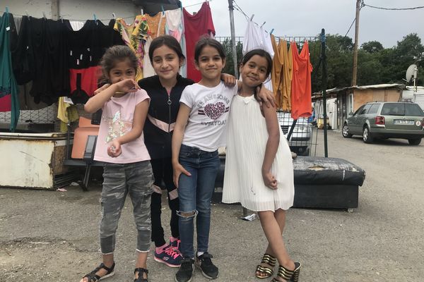 Des enfants roms sur le camp de la Flambère à Toulouse - juin 2021.