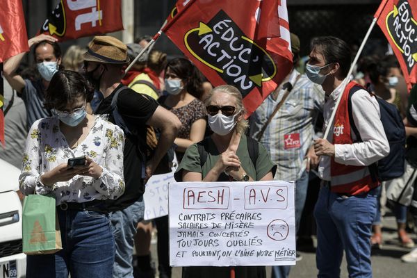 Un rassemblement des AESH à Lyon en juin 2021