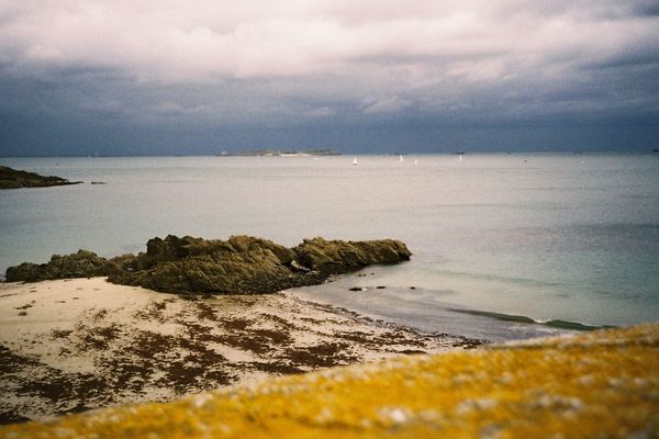 Entre gris et éclaircies à Saint-Malo