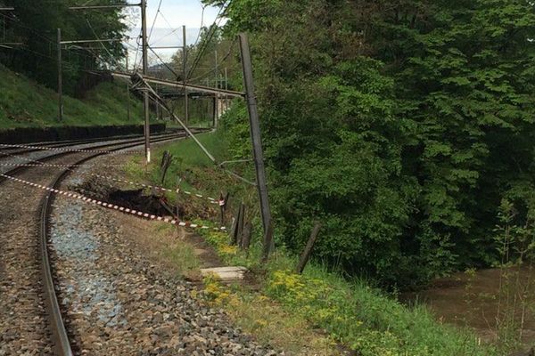 Intempéries: affaissement de catenaire à Rive-de-Gier, la circulation des trains stoppée entre Saint-Etienne et Lyon