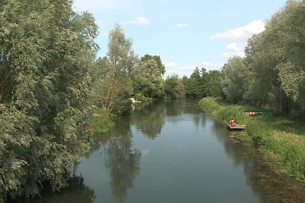 La Venise Verte est un projet immobilier de 31 logements et d'une cinquantaine de places de parking au bord du fleuve Somme, près du Marais des Boeufs, à Camon (Somme).