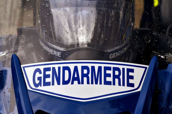 Pour sa défense, le motard a plaidé un retard à son rendez-vous chez le dentiste.