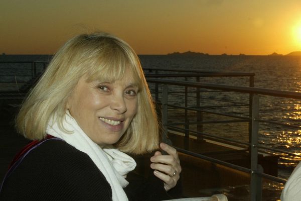 Les obsèques de Mireille Darc seront célébrées ce vendredi à Paris