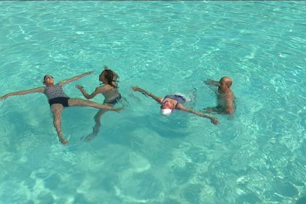 Pendant trois jours, le CROSIF organisait des activités pour apprendre aux enfants à mieux nager. 