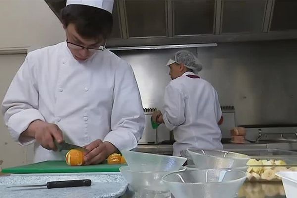 Hugo est titulaire d’un CAP cuisine. Il cherchait donc une expérience concrète.