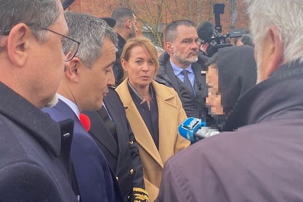 Gérald Darmanin a rencontré la mère d'un des jeunes décédés au quartier de Fontaine d'Ouche de Dijon.