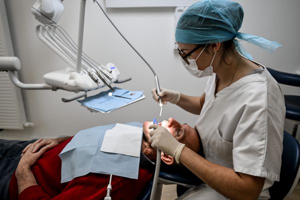 Le déséquilibre de la présence de dentistes entre les zones "sur-dotées" et les zones "très sous dotées" est aussi visible en Île-de-France.